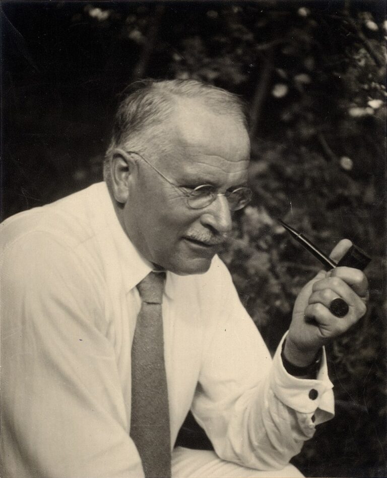 Carl Jung (Wikipedia)